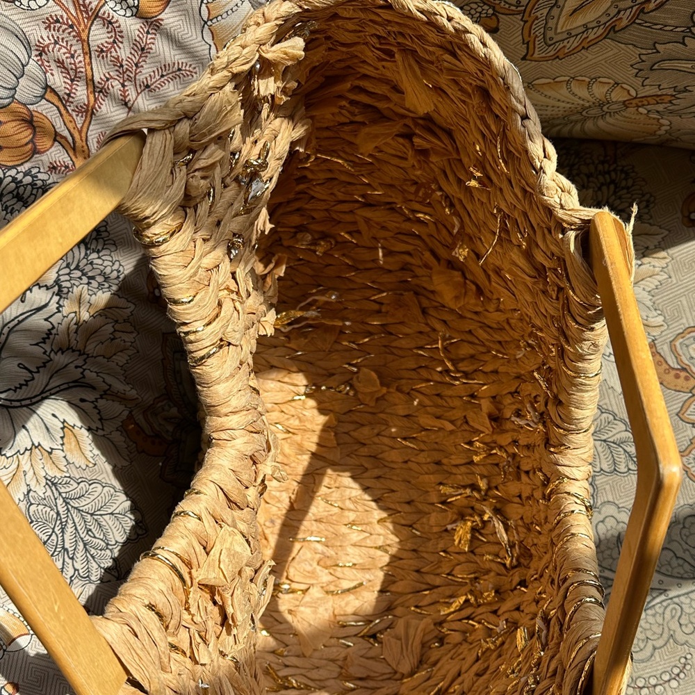 Elegant Tan Woven Women's Bag - Picture 2 of 2